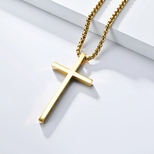 Minimalistische goldene Kreuzkette aus Edelstahl mit Box-Kette und Gravur