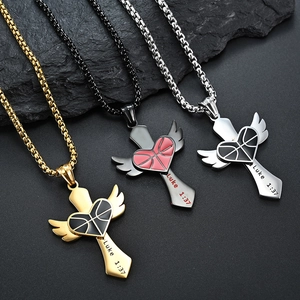 Collier croix en acier inoxydable avec ailes de cœur en finitions or, argent et noir
