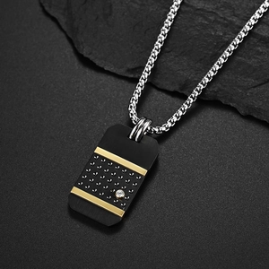 Herrenkette mit mattschwarzem und goldenem Militäranhänger, Zirkon und Box-Kette