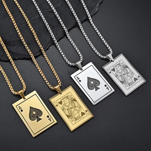 Colliers cartes de poker en titane avec l'As de Pique et le Roi de Cœur en or et argent