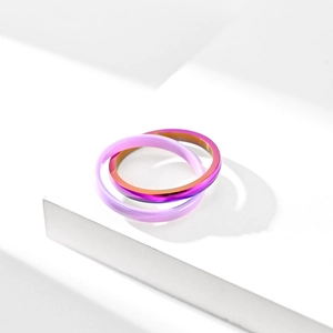 Zweilagiger Ring aus Edelstahl und Keramik in Hellviolett und schillerndem Finish