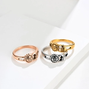 Ensemble de trois bagues soleil et lune en finitions or rose, argent et dorée