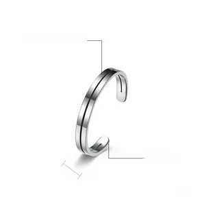 Macro shot showing 3mm width and 1g weight details of high polished steel ring
