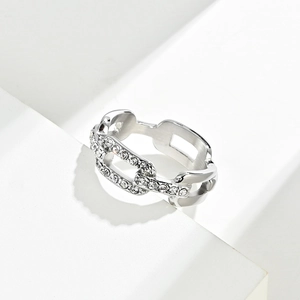 Bague chaîne argentée pour femme avec cristaux scintillants et design ajouré chic