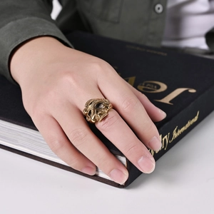 Vintage bronze skull ring for men with Gothic hiphop design and embossed texture