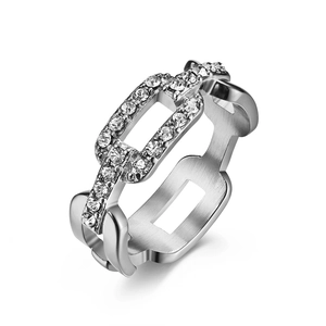 Bague chaîne géométrique évidée en argent avec sertissage de cristaux de zircone
