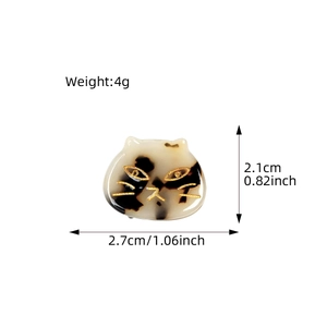 Cute cat-shaped tortoiseshell hair clip with golden metal accents and dimensions shown