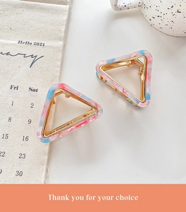 Set mit 2 pinken und blauen Acetat-Haarklammern mit Marmortextur und edlem goldenem Metallrahmen