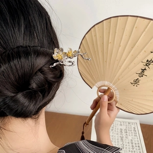 Vintage Metal Hair Stick Elegant Plum Blossom Ginkgo Leaf Handmade Hair Pin For Women Traditional Chinese Style Hair Accessories