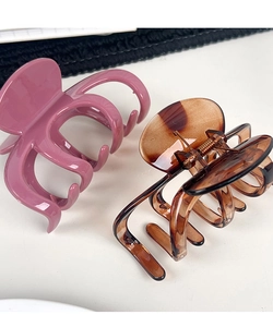 Close-up of large pumpkin claw clips in dusty rose and tortoiseshell colors for thick hair