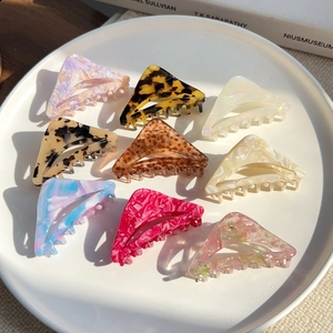 Geometric Triangle Acetate Hair Claw Clip Hollow Marble Tortoiseshell Fashion Hairpin Shark Clip For Women Daily Accessories