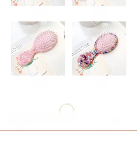 Comparaison de quatre brosses à cheveux en acétate à fleurs avec coussin de massage