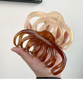 Close-up of 13CM large octopus claw clips in amber and beige for thick hair styling