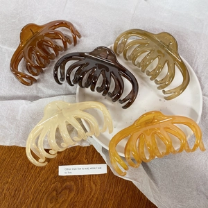 Large Octopus Hair Claw Clip For Thick Hair Plastic Resin Matte Jelly Color Hair Catch Shark Clip For Women Girls Elegant Hair Accessories
