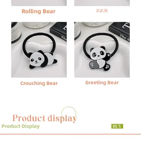 Detail von niedlichen Panda-Haargummis in verschiedenen Posen mit schwarzen Bändern