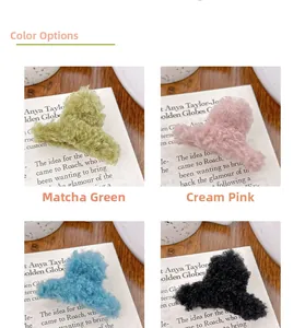 Sélection de pinces à cheveux en peluche en vert matcha, rose crème, bleu et noir