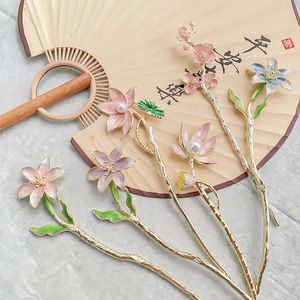 Chinese Vintage Metal Lotus Lily Flower Hair Stick Faux Artificial Pearl Enamel Hairpin Elegant Hanfu Hair Accessories For Women Gift
