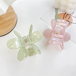 Pearlescent flower hair claws in light green and pink with marble texture finish