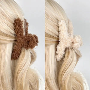Pinces à cheveux en laine d'agneau pelucheuse marron et crème pour coiffures élégantes