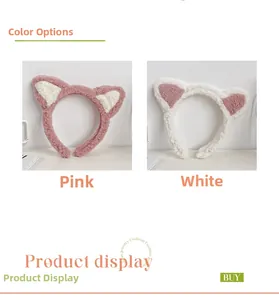 Gros plan de serre-têtes oreilles de chat en peluche rose et blanche texture laine