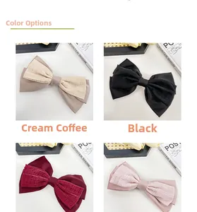 Détail des barrettes à nœuds en satin double couche en café, noir, rouge et rose