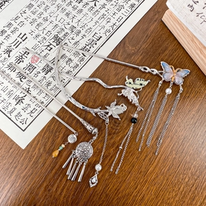 Spilla per capelli a farfalla in argento con nappe e perle in stile cinese