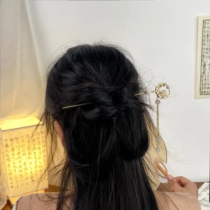 Klassischer chinesischer Haarstab mit Goldblumenmuster, Perleneinlage und Troddeln