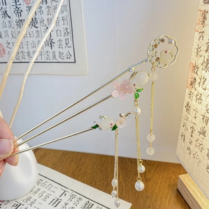 Elegante chinesische Jadeweiß-Hasen-Haarnadeln mit goldenen Quasten und Perlen-Dekor