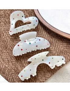 Trois pinces à cheveux en acétate blanc perle avec strass colorés sur tissu tissé