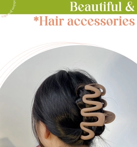Macro detail of wave-shaped coffee matte hair claw clip in a daily bun hairstyle