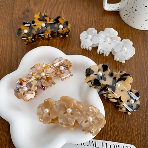 French Vintage Cellulose Acetate Flower Hair Claw Clip With Artificial Pearl Elegant Tortoiseshell Shark Clip For Women Hair Styling