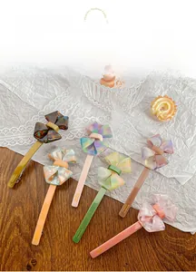Lot de six barrettes à nœuds en acétate coloré aux tons écaille de tortue et pastel