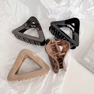 Minimalist Large Triangle Hollow Hair Claw Clips For Women Solid Color Geometric Nonslip Shark Clips Hair Accessories Hair Clamp