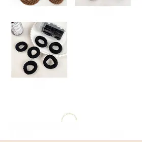 Vista macro di elastici per capelli spessi ad alta elasticità nei toni marrone e nero