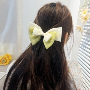 Barrette à cheveux élégante à nœud multicouche en tissu blanc et vert pour coiffure femme