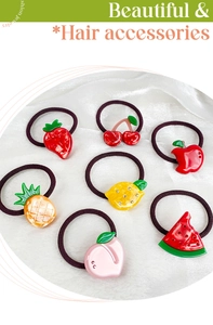 Détail du lot de 7 chouchous motifs fruits incluant des formes de fraise et de citron