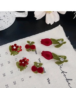 Détails des pinces à cheveux tulipes et cerises floquées avec perles et strass