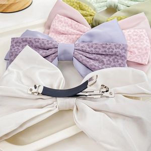 Seidige Satin- und Jacquard-Haarspangen mit großer Schleife und Metallclip in Pastellfarben