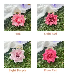 Vue détaillée de quatre pinces à cheveux roses en rose, rouge clair, violet et fuchsia