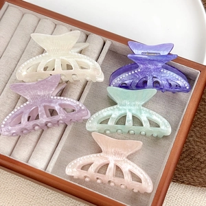 Mermaid Tail Artificial Pearl Acrylic Hair Claw Clip Elegant Pearlescent Shark Clip For Women Fashion Party Hair Accessories