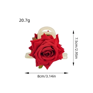 Pince à cheveux rose rouge romantique avec base blanc crème pour un style élégant
