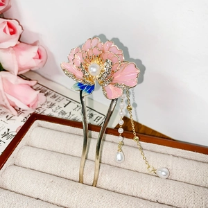 Pic à cheveux élégant fleur de pêcher rose avec perles et longs glands pendants
