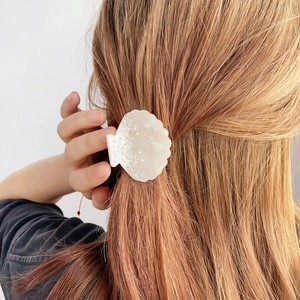 Pince à cheveux élégante en forme de coquillage avec perles et strass sur cheveux