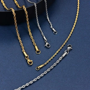 Colliers en maille torsadée acier titane or et argent avec fermoir mousqueton robuste