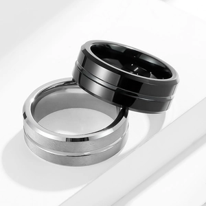 Minimalistisches Wolframstahl-Ring-Set mit schwarzen Spiegel und Silber Bürstenfinish