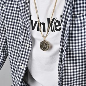 Vintage Löwenkopf Anhänger Halskette aus Edelstahl mit einer goldenen Gliederkette im Hip-Hop Stil