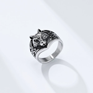Anello vichingo vintage con lupo in acciaio inossidabile e nodi celtici