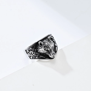 Anello vintage nordico a testa di lupo in acciaio inossidabile con dettagli nodi celtici