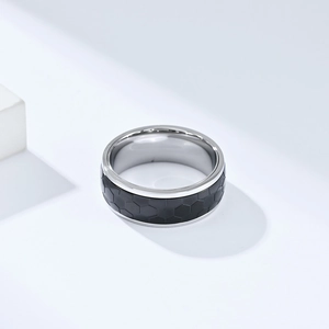 Bague rotative de football en acier inoxydable avec motif hexagonal noir pour fans