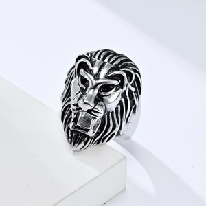 Vintage stainless steel lion head ring for men featuring detailed lion mane carving